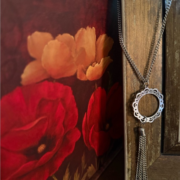 Jewelry - Elegant Silver Pendant Necklace